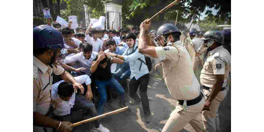 बिहार के कई जिलों में छात्रों का प्रदर्शन उग्र, दरभंगा, कटिहार और बेगूसराय में पुलिस से झड़प