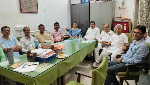 रामदयालु सिंह कॉलेज में गूंजा शिक्षक हितों का मुद्दा, प्रो. संजय सिंह ने दिया समस्याओं के समाधान का भरोसा