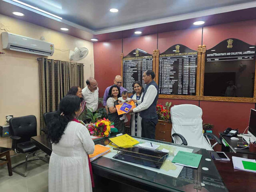 कचरे के ढेर से मिली मासूम को मिला परिवार, अडॉप्शन की प्रक्रिया संपन्न 