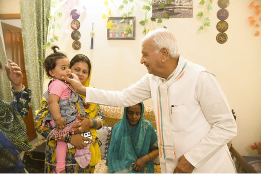 राज्यपाल आरिफ मोहम्मद खान ने स्वर्गीय प्रोफेसर मसरूर अहमद के परिजनों से की मुलाकात
