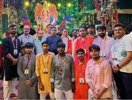 ​आस्था और गरिमा का अनूठा संगम: मोतीपुर के गणेशोत्सव में पहुंचे जज मुकेश कुमार, बप्पा के चरणों में टेका मत्था