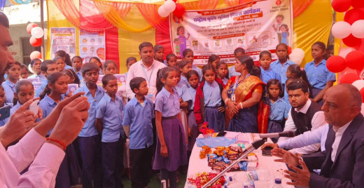 एडीएम द्वारा बच्चों को खुराक देकर किया गया कृमि मुक्ति अभियान का शुभारंभ