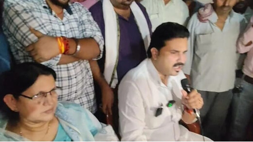 भाजपा से टिकट न मिलने पर रो पड़ी कुसुम देवी, उनको देख भावुक हुए लोग 