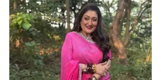सलमान खान से मिलने पहुंचीं सुनीता आहूजा, गुलाबी साड़ी में दिखी बेहद खूबसूरत