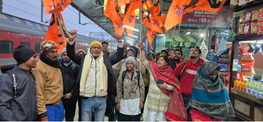 महाकुंभ धर्म यात्रा के पहले जत्थे का प्रस्थान, 52 सनातनी भक्त पहुंचे प्रयागराज