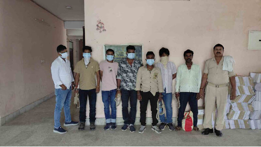 लखीसराय में शराब पीने और बेचने वालों पर शिकंजा, 7 गिरफ्तार