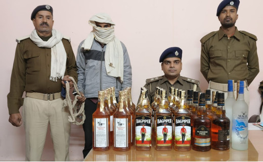 24 लीटर विदेशी शराब के साथ तस्कर और शराबी गिरफ्तार