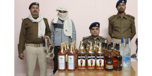 24 लीटर विदेशी शराब के साथ तस्कर और शराबी गिरफ्तार
