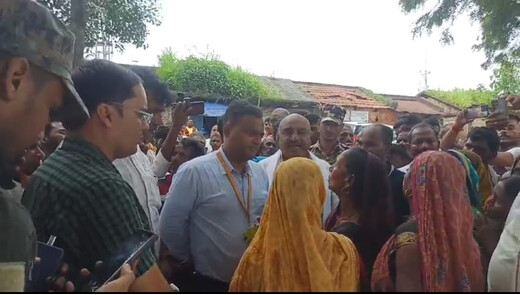 ओवरब्रिज की मांग पर प्रशासन की खामोशी जारी, खतरे भरे सफर से परेशान लाखों ग्रामीण