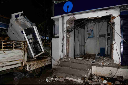 वैशाली में फिल्मी अंदाज में एटीएम चोरी, सीसीटीवी निष्क्रिय कर मशीन ले उड़े अपराधी