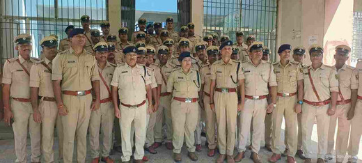 लखीसराय में 46 पुलिस पदाधिकारियों को मिली पदोन्नति, पीपिंग समारोह में कंधे पर सजे स्टार