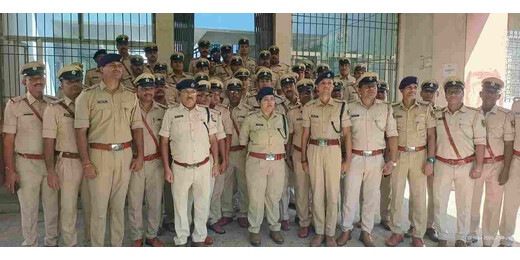 लखीसराय में 46 पुलिस पदाधिकारियों को मिली पदोन्नति, पीपिंग समारोह में कंधे पर सजे स्टार