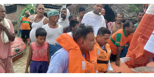 बाढ़ प्रभावित क्षेत्रों का जिला पदाधिकारी ने किया दौरा, राहत कार्यों को प्राथमिकता देने के निर्देश