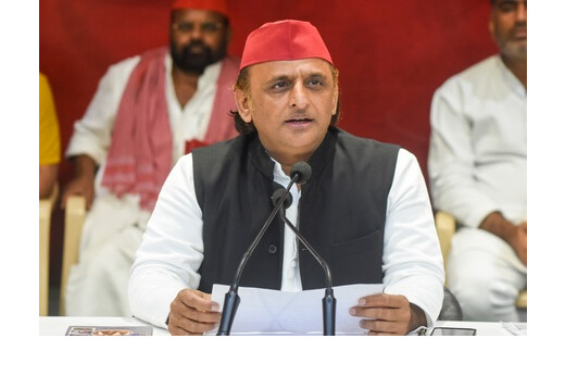 सपा सरकार बनते ही आजम खान के सभी फर्जी मुकदमे होंगे खत्म : अखिलेश यादव