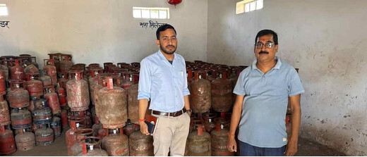 कालाबाजारी पर वार, गैस एजेंसियों पर प्रशासन की पैनी नजर