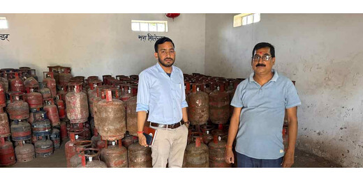 कालाबाजारी पर वार, गैस एजेंसियों पर प्रशासन की पैनी नजर