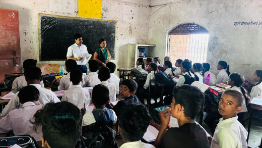 सरकारी विद्यालयों में अनियमितताएं, सख्त कार्यवाई के निर्देश