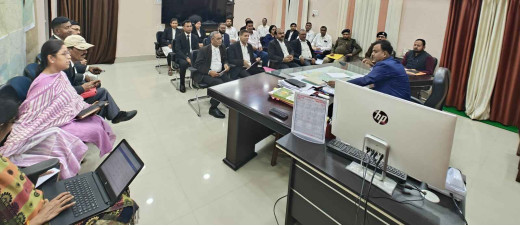 जिला पदाधिकारी ने की अभियोजन कार्यों की समीक्षा बैठक
