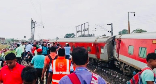 महाराष्ट्र रेल हादसा : आग की अफवाह और चेन पुलिंग के कारण 12 लोगों की मौत, उठे गंभीर सवाल