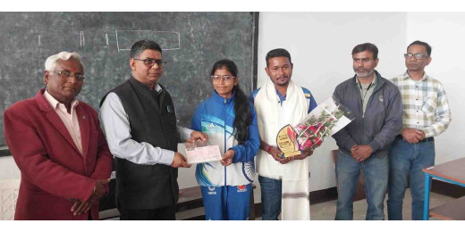 स्वर्ण पदक विजेता उपासना आनंद व कोच राहुल श्रीवास्तव हुए सम्मानित