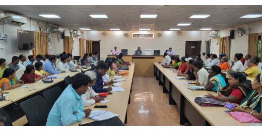 विकास मित्रों के साथ बैठक में रजिस्टर डाटा अपडेट करने का निर्देश
