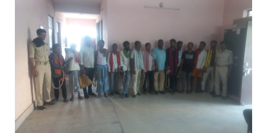 बाइक सवार दो शराब तस्कर गिरफ्तार, 12 शराबी पकड़ाये