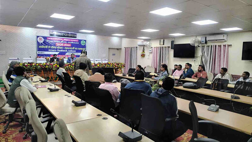 उद्योगों को बढ़ावा देने पर जोर, डीएम की अध्यक्षता में उद्यमी संवाद बैठक आयोजित