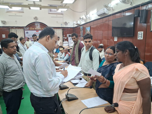 डीएम ने सुनी 100 से अधिक लोगों की फरियाद, कई मामलों का मौके पर हुआ समाधान
