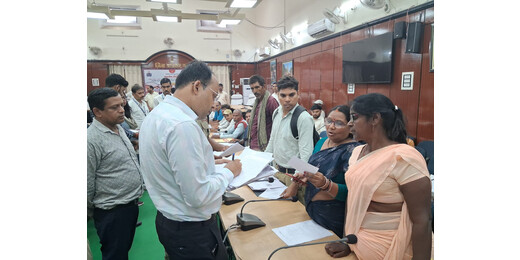 डीएम ने सुनी 100 से अधिक लोगों की फरियाद, कई मामलों का मौके पर हुआ समाधान