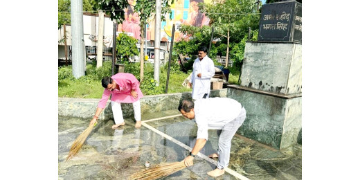 भाजपा जिलाध्यक्ष ने स्वच्छता पखवाड़ा के तहत मुजफ्फरपुर के कई स्मारकों की सफाई की