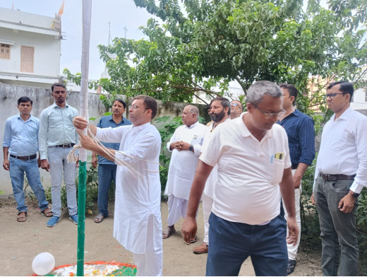 सिद्धेश्वर फाउंडेशन में फहराया गया तिरंगा, भारत माता की जय से गूंजा परिसर