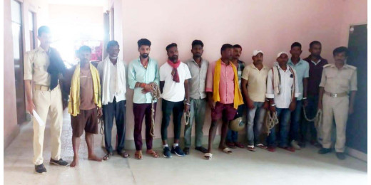 अवैध महुआ चुलाई शराब बरामद, एक तस्कर सहित 10 शराबी गिरफ्तार