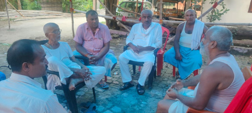 पूर्व मंत्री अजीत कुमार ने अविनाश झा के परिजनों से की मुलाकात, दी सांत्वना