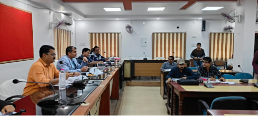 जिलाधिकारी की अध्यक्षता में शिक्षा विभाग की मासिक समीक्षात्मक बैठक