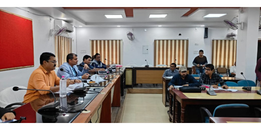 जिलाधिकारी की अध्यक्षता में शिक्षा विभाग की मासिक समीक्षात्मक बैठक