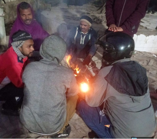 शीतलहर से बचाव हेतु 421 स्थानों पर अलाव, कम्बल व लकड़ी का वितरण