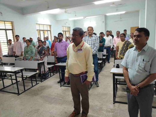 लखीसराय में पोस्टल बैलेट केंद्र का निरीक्षण, सामान्य प्रेक्षक ने निष्पक्षता और पारदर्शिता के दिए निर्देश