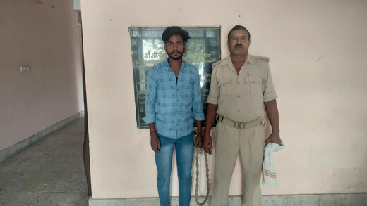 15 लीटर चुलाई शराब के साथ युवक गिरफ्तार, बाइक जब्त