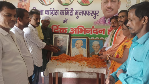 मुजफ्फरपुर में गांधी, शास्त्री, और एल.पी.शाही के तैलचित्रों पर पुष्पांजलि, कांग्रेस कार्यालय में समारोह आयोजित