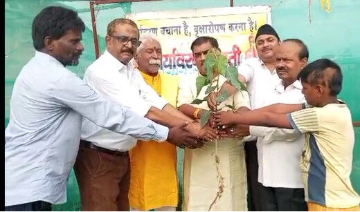 विश्व हाथी दिवस पर पर्यावरण भारती द्वारा देव वृक्ष पीपल का पौधारोपण