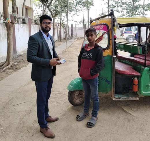 सड़क सुरक्षा माह के तहत जिला परिवहन कार्यालय ने हेलमेट विक्रेताओं की की जांच