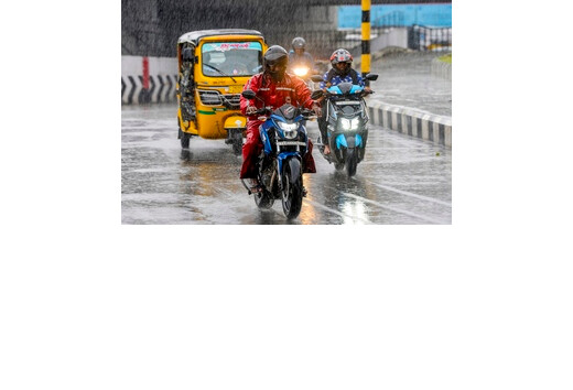 महाराष्ट्र में मौसम विभाग का येलो अलर्ट : 12 जिलों में बारिश की आशंका, प्रशासन हाई अलर्ट पर