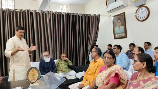 शिक्षक संवाद में उठीं अधिकार और सेवा से जुड़ी मांगें, एमएलसी ने दिया समाधान का भरोसा