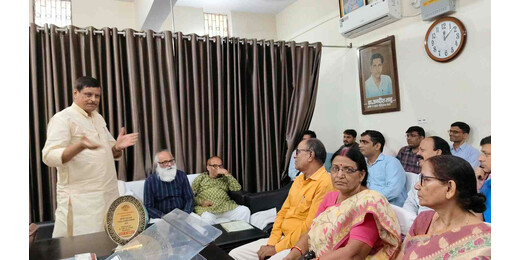 शिक्षक संवाद में उठीं अधिकार और सेवा से जुड़ी मांगें, एमएलसी ने दिया समाधान का भरोसा