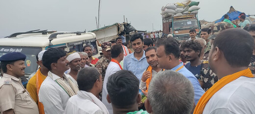 बाढ़ प्रभावित क्षेत्रों का दौरा कर मंत्री शीला मंडल एवं जिला पदाधिकारी ने की स्थिति की समीक्षा