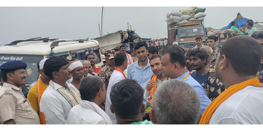 बाढ़ प्रभावित क्षेत्रों का दौरा कर मंत्री शीला मंडल एवं जिला पदाधिकारी ने की स्थिति की समीक्षा