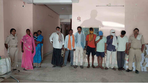 लखीसराय में शराबबंदी पर सख्ती, छापेमारी में बेचने और पीने वाले गिरफ्तार