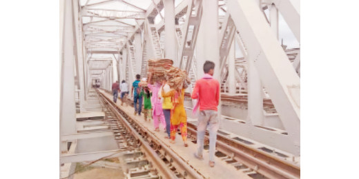 किउल नदी पर सुगम रास्ते के अभाव ने ले ली एक वृद्ध की जान