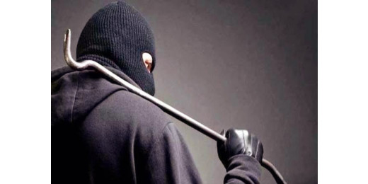 टांगर गांव में दिनदहाड़े ताला तोड़कर चार घरों में चोरी