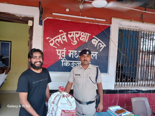 आरपीएफ के ऑपरेशन अमानत के तहत यात्री का खोया बर्तन मिला वापस